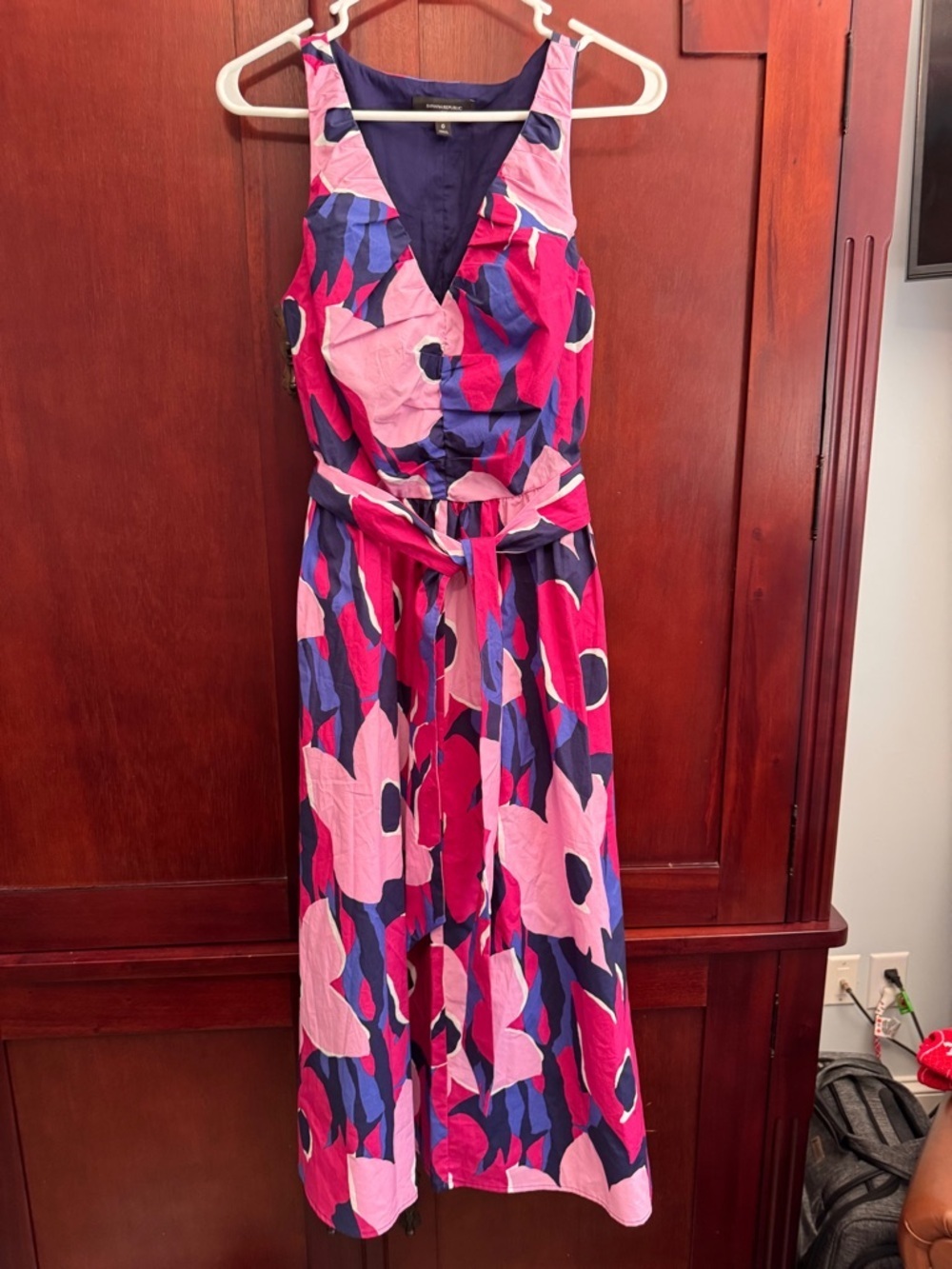 Banana Republic sleeveless midi dress pink blue black floral Vneck tiewaist Sz 0